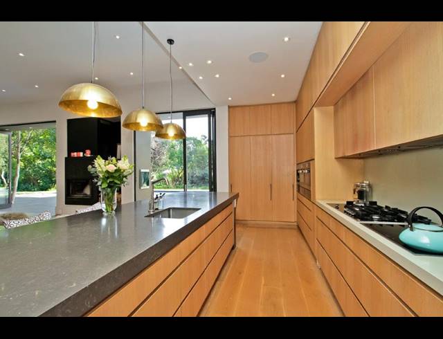 4 BEDROOM HOUSE TO LET IN MELROSE